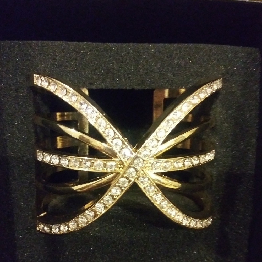 Bracelet gold tone